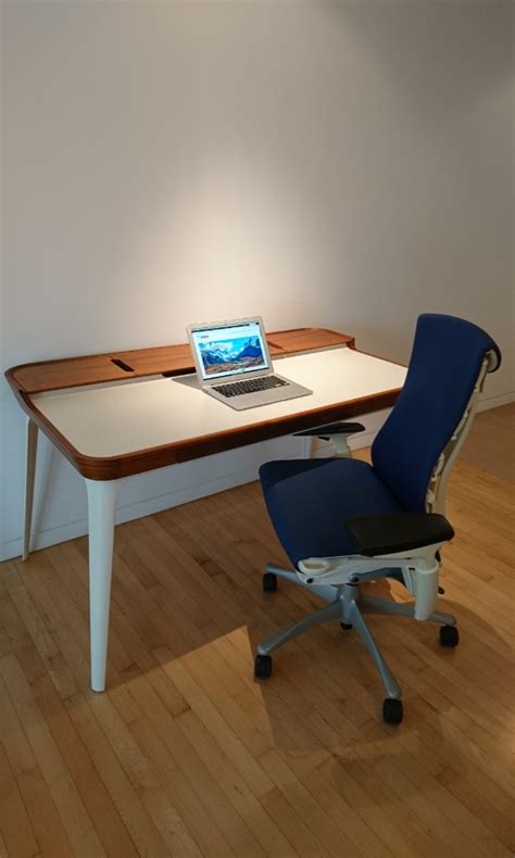 airia desk used.